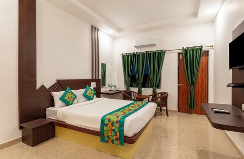 Kalapettai Hotel | Treebo Royal Plaza,700 Mts From Promenade Beach