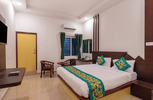 Kalapettai Hotel | Treebo Royal Plaza,700 Mts From Promenade Beach