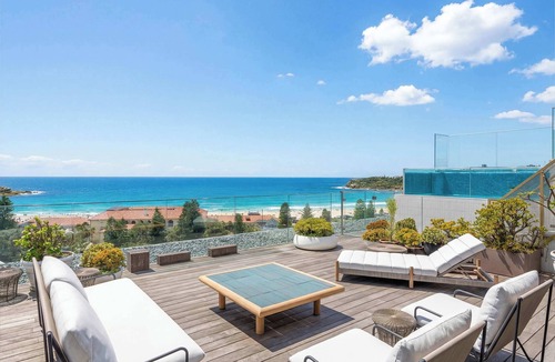 Bondi Beach Apartment | Two Level Penthouse - 180 Degree View of Bondi Beach