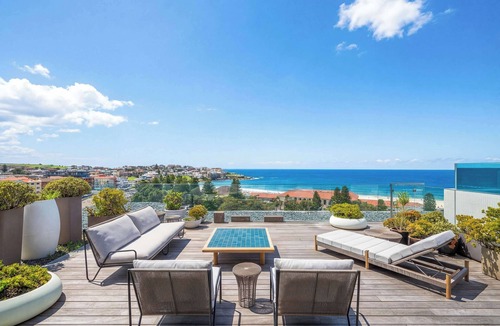 Bondi Beach Apartment | Two Level Penthouse - 180 Degree View of Bondi Beach