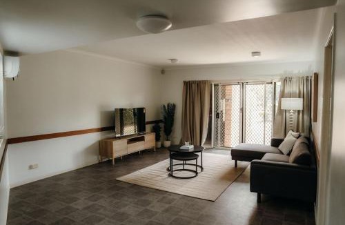 Allenstown Apartment | Unit 1, Rocky CBD