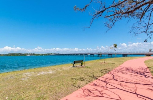 Bongaree Apartment | Unit Overlooking Pumicestone Passage