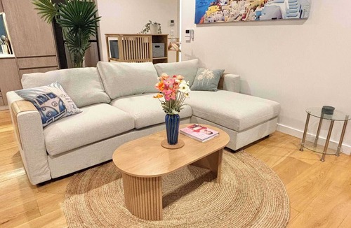 Bondi Junction Apartment | Upscale 1BR next Bondi Westfield & Trains with secure parking