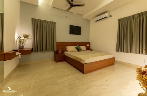 Bhongir House | Urban 5BHK - Pool & Terrace - By Bliss Farm Stays