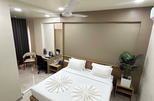 Bhuj Hotel | V Club Bhuj