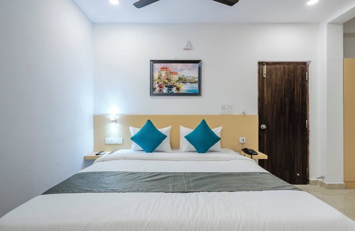 Kukatpally Housing Board Colony Hotel | V SQUARE ELITE