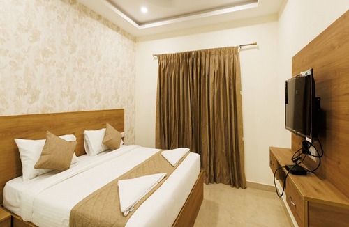 West Mambalam Hotel | V V Grand