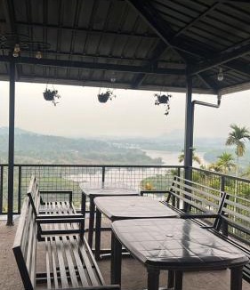Vayittiri House | Valensa lake view