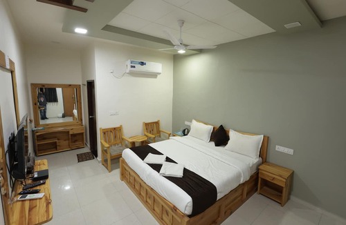 Devgadh Bariya Hotel | Vatika Green Resort & Restaurant