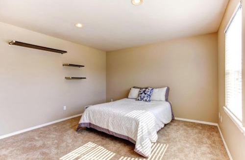 Pali Hill Apartment | Vera