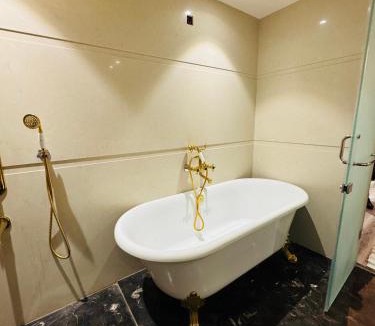 Jabalpur Hotel | Vetiver Grand