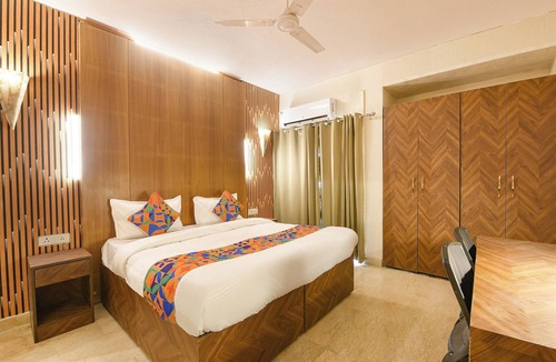 Kalkaji Hotel | Via Gem 92