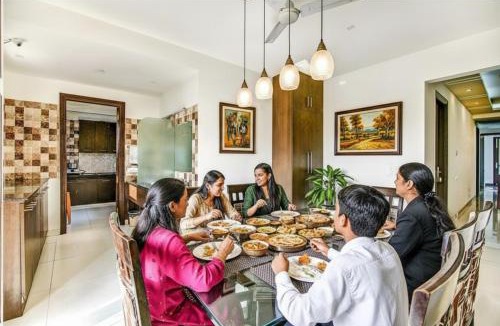 Noida Hotel | Via Hemkunt Residency - Nr Yatharth Super Speciality Hospital - Noida 110