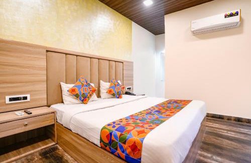 Versova Hotel | Via Priceless