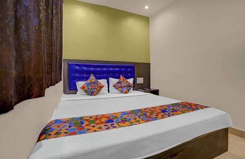 Sakinaka Hotel | Via Shera Residency