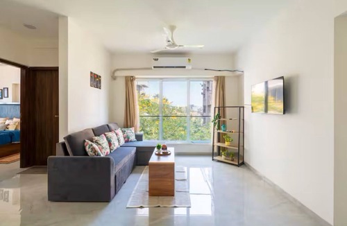 Kalina Apartment | Vibrant, Elegant 2bhk Apt near BKC/Gym Access