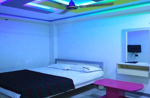 Thirunallar Hotel | Vigneshwara Residency