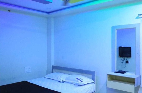 Thirunallar Hotel | Vigneshwara Residency