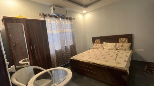 Noida House | Vijay Laxmi Farm House