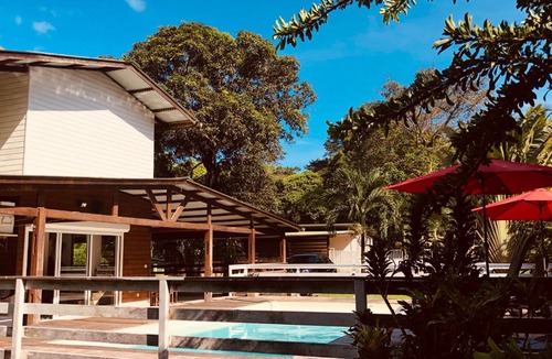 Matoury Villa | VILLA LA CHAUMIERE 270m2 et 2000m2 de terrain, Animaux bienvenus