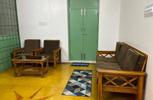 Kottakuppam Bed & Breakfast | Villa Le Bonheur Devi Sounita with large swimming pool ideal for families