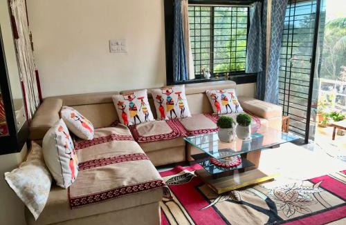 Raipur Bed & Breakfast | Vishnoo Stays Lush Green Room in Atal Nagar