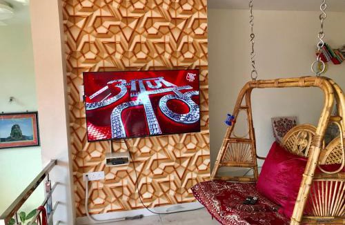Raipur Bed & Breakfast | Vishnoo Stays Lush Green Room in Atal Nagar