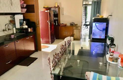 Raipur Bed & Breakfast | Vishnoo Stays Lush Green Room in Atal Nagar