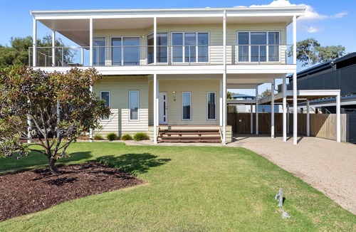 Ventnor House | Wake up to panoramic ocean views every day in this beautifully designed coastal haven, where comfort