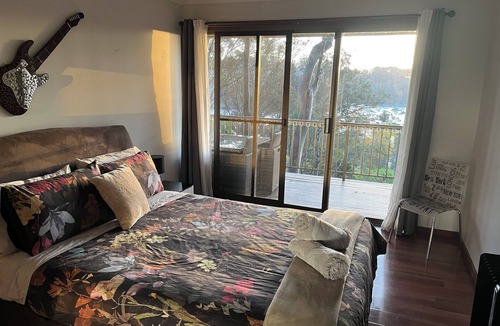 Sydney House | Water view modern 2 bedrooms apartment in Palm Beach