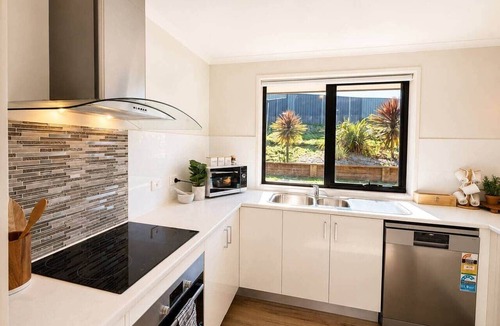 Midway Point House | Water View Retreat | 3BR Near Hobart