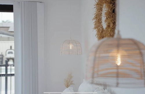 Mermaid Waters House | Waterfront Getaway 5Bs with 3 poolsHeated Spa ear Surf ParadisePrivate Beach