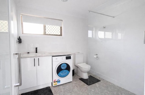Urangan Apartment | Waters Edge