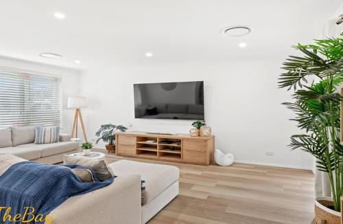 Fingal Bay House | Waves on Whitesands