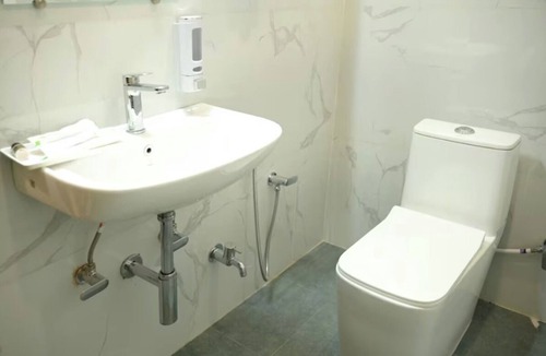 Faizabad Hotel | Welcoming 9-bedroom hotel with AC in vibrant Faizabad