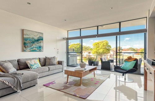 Huskisson House | White Sea Eagle - FREE LINEN AND WIFI IN THE HEART OF HUSKY