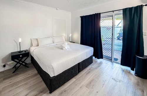 Dolphin Heads Apartment | WhitsunStays - U111 The Hideaway