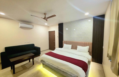 Jaipur Hotel | Wishotel Premier Maple Leaf