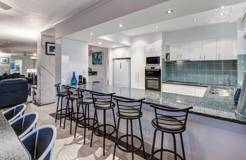 Hamilton Island Apartment | Yacht Harbour Tower 5 - central location, oceanviews, golf buggy and transfers