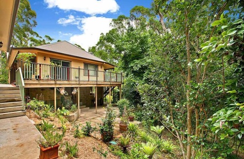 Stanwell Tops Apartment | YellowtailStay - The Courtyard Room