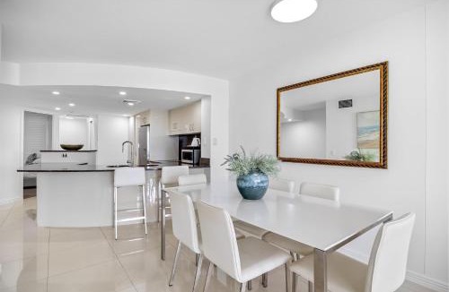 Mooloolaba Apartment | Zanzibar 404, Sensational 2 Bedroom Oceanview Apartment
