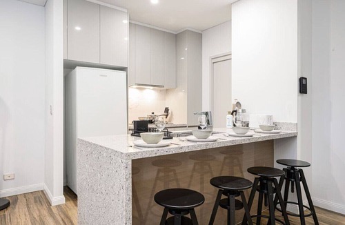 Zetland Apartment | Zetland near Shops & Train with Gym&Pool for 6ppl