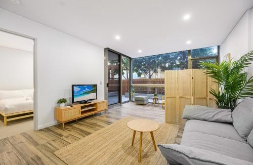 Zetland Apartment | Zetland near Shops & Train with Gym&Pool for 6ppl