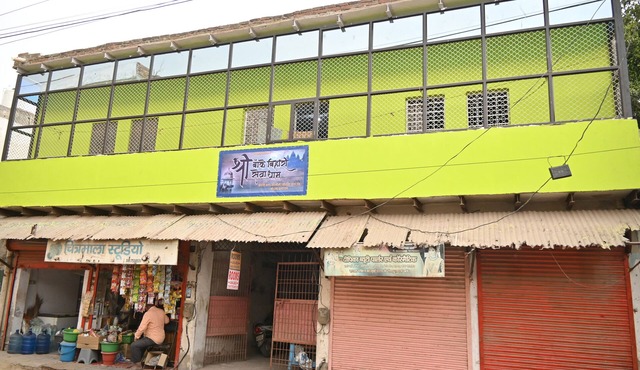श्री बाँकेबिहारी सेवा धाम Near Atalla Chungi Parikrama Marg Vrindavan.