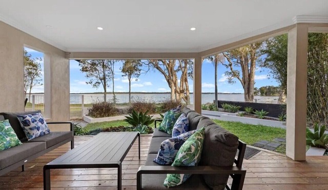 20 Steps to Heavenly Waterfront Paradise! in Buff Point
