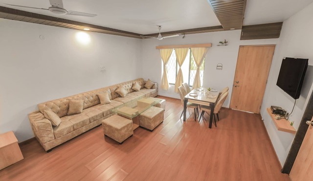 3BHK w/Pool - Dream Habitat by Universe Villas