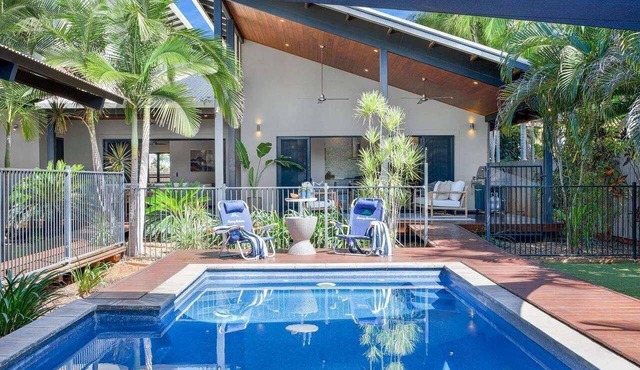 4 Bedroom 2 Bathroom Luxury House with Pool (Sleeps 10) in Cable Beach