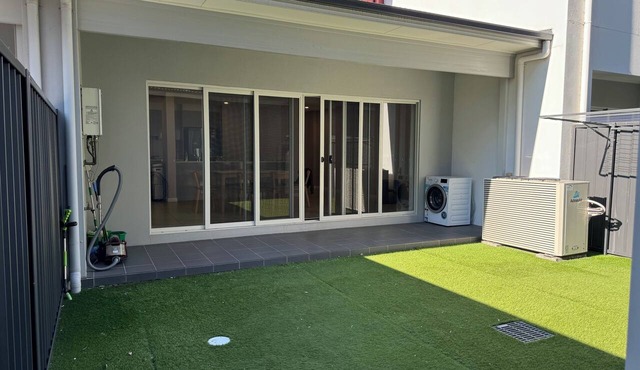 4BR 3Baths Walk to Train, Westfield & Sydney International Regatta Centre