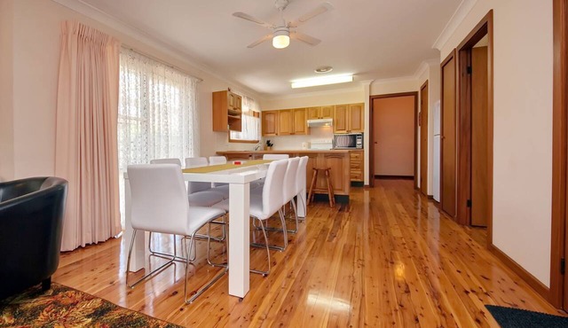 A pet friendly property, less than 1km from the beach and shops in Nelson Bay