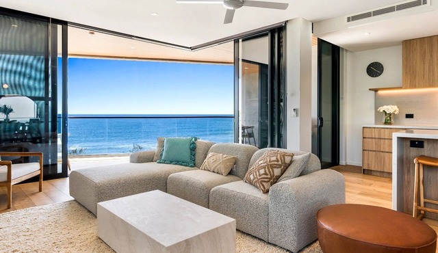 Absolute Beachfront Luxury Apartment in Coolum Beach